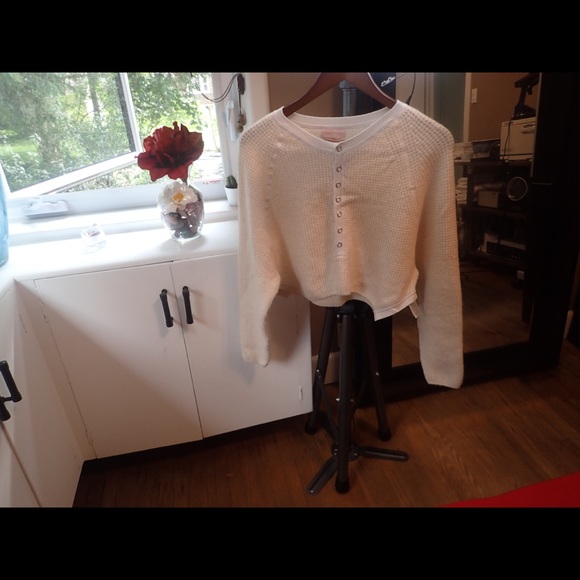 Super soft Urban Outfitters sweater - Picture 3 of 3